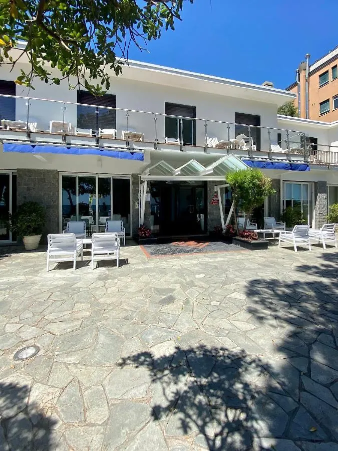 Piccolo Hotel Le Palme San Bartolomeo Al Mare