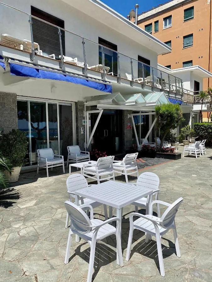 Piccolo Hotel Le Palme San Bartolomeo Al Mare 3*,  Italy
