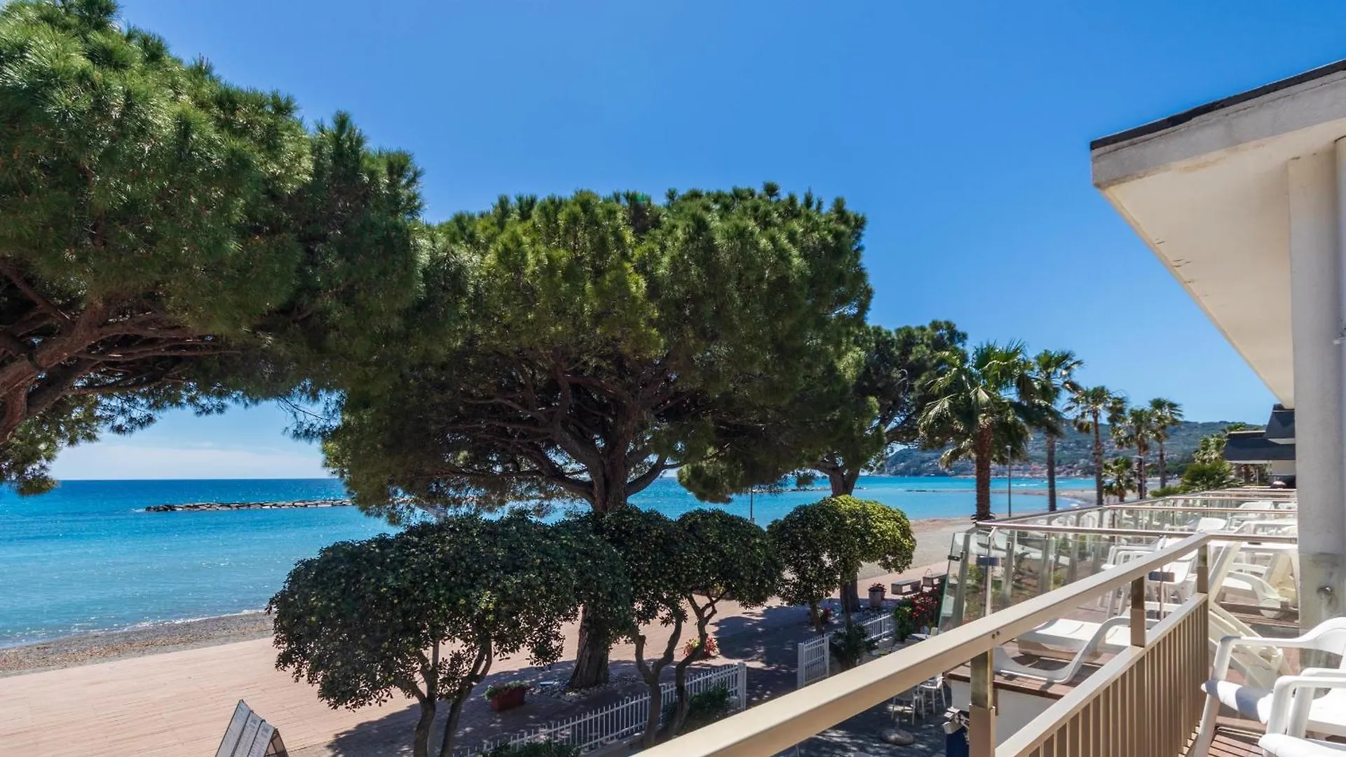 Piccolo Hotel Le Palme San Bartolomeo Al Mare